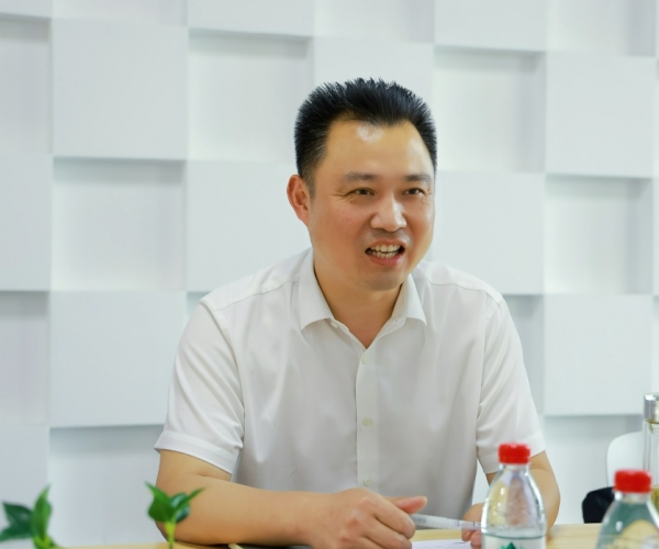 嘉兴国家高新区管委会俞春明主任调研tyc41183太阳成集团丝绸，为生长鼓劲?